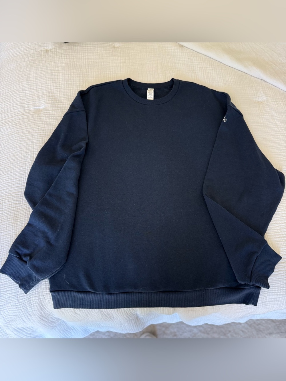 ALO Yoga Chill Crew Pullover in Navy